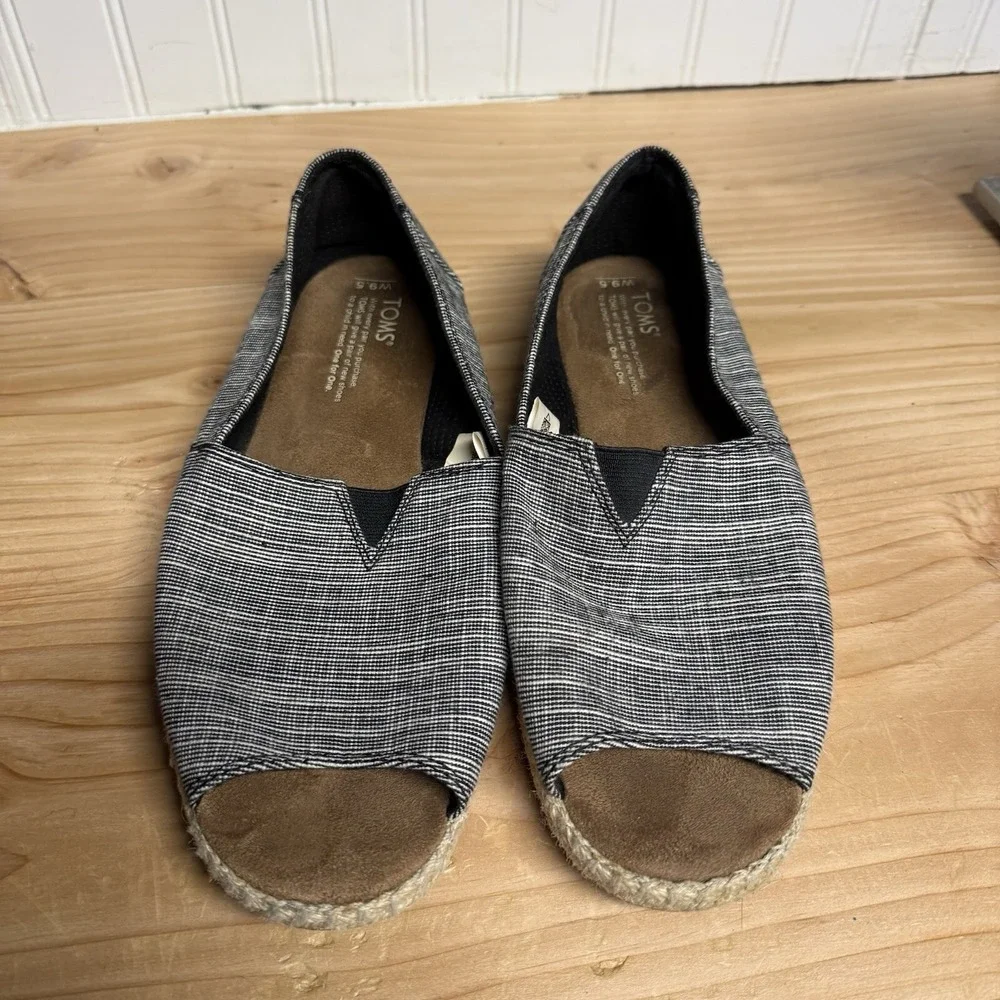 TOMS Peep Toe Flats Women's 9.5W Gray Black White Slip On Casual Shoes